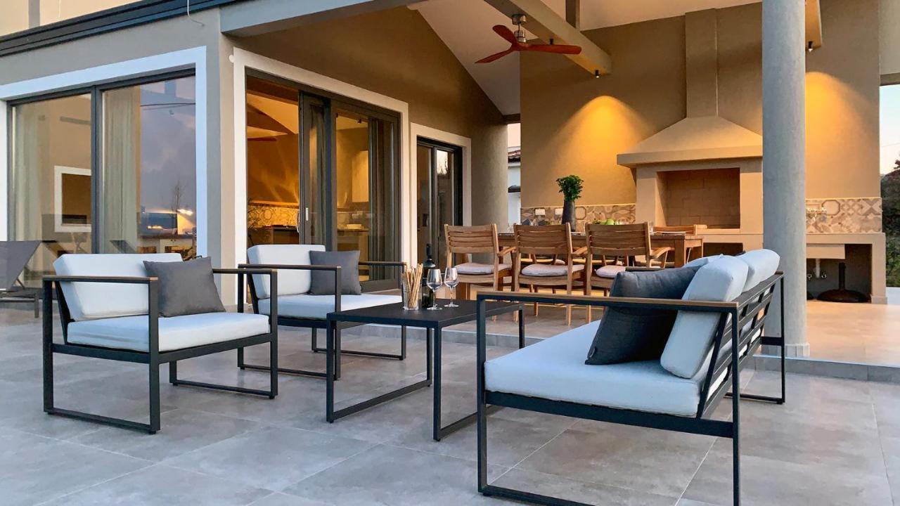 Villa & Jardin - Luxury Villa With Swimming Pool Vrh  Buitenkant foto