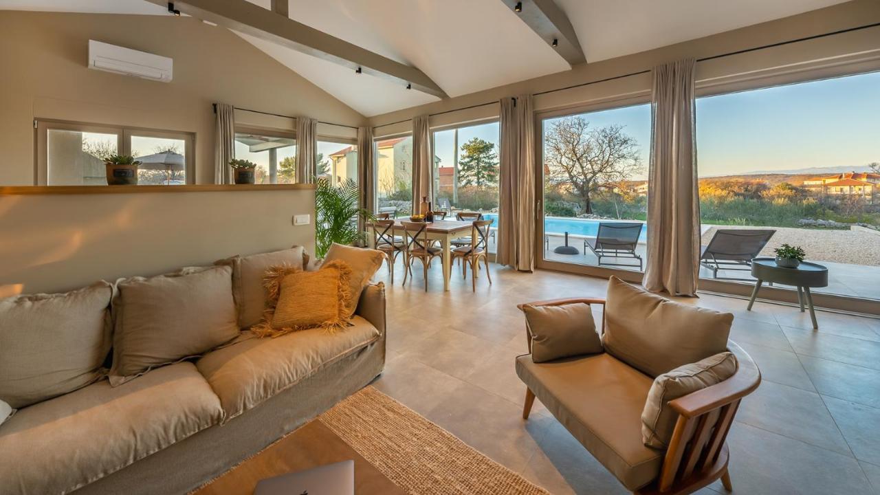 Villa & Jardin - Luxury Villa With Swimming Pool Vrh  Buitenkant foto
