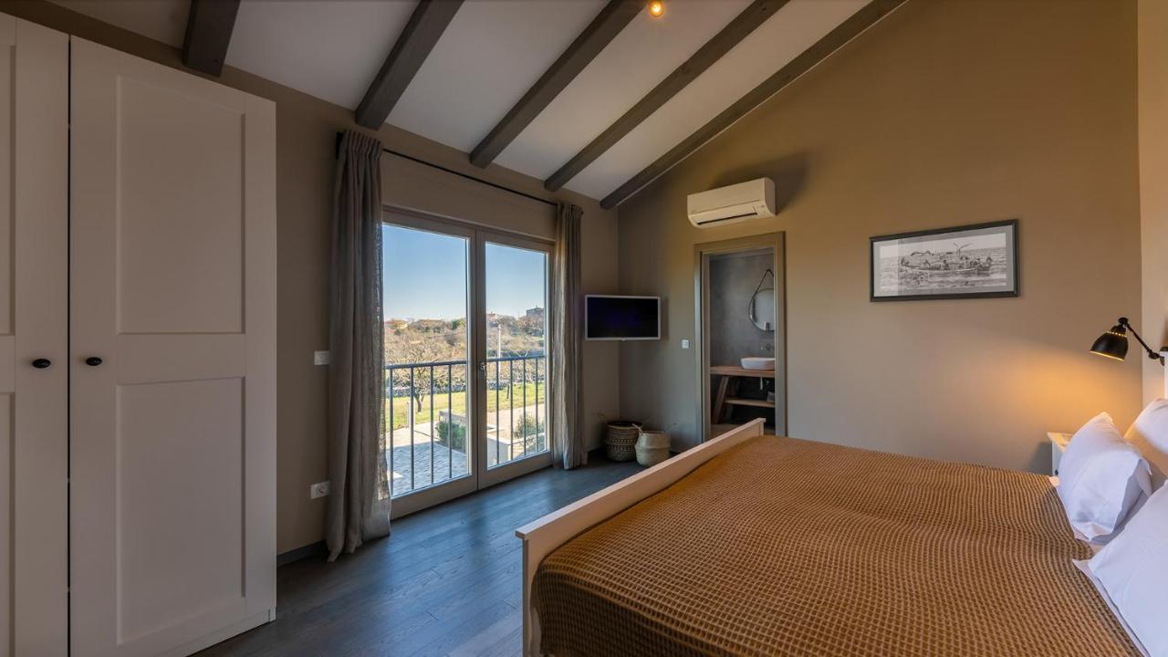 Villa & Jardin - Luxury Villa With Swimming Pool Vrh  Buitenkant foto