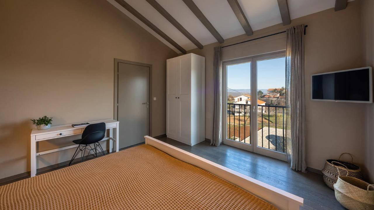 Villa & Jardin - Luxury Villa With Swimming Pool Vrh  Buitenkant foto