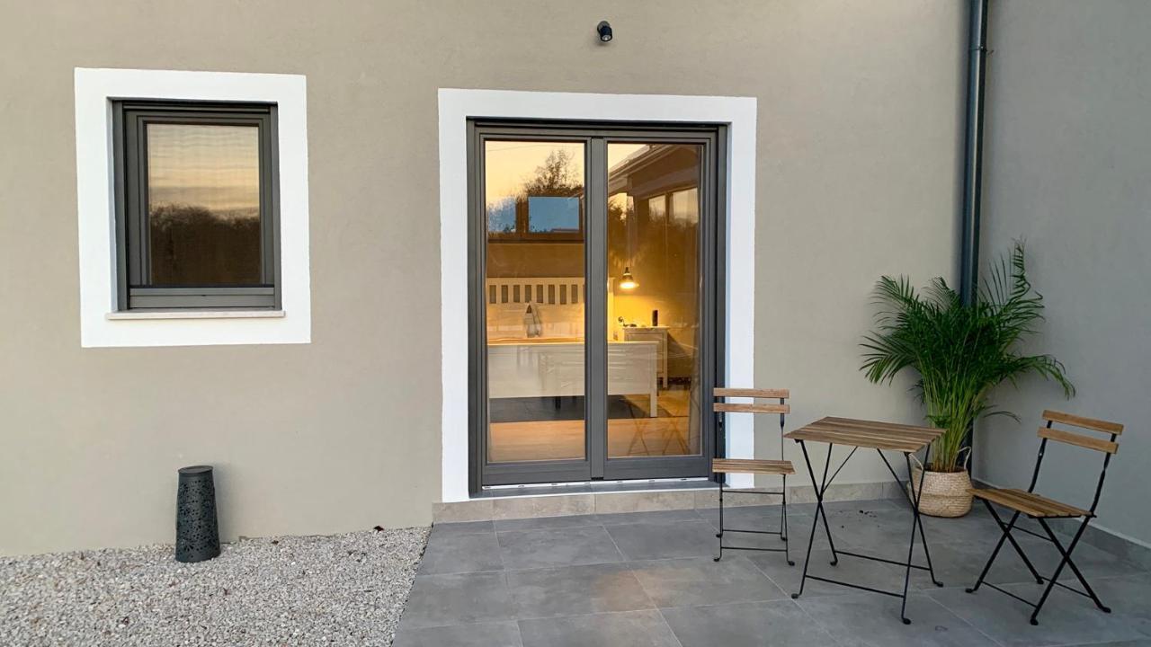 Villa & Jardin - Luxury Villa With Swimming Pool Vrh  Buitenkant foto